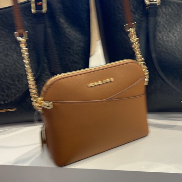 MICHAEL KORS
Jet Set Travel Medium Dome Crossbody Bag
Luggage
NWT - Picture 12 of 16